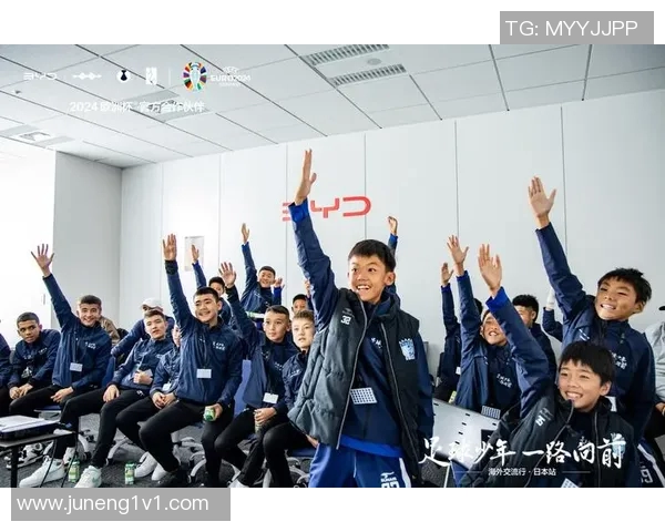 穿越四号球场的足球明星传奇与梦想之旅